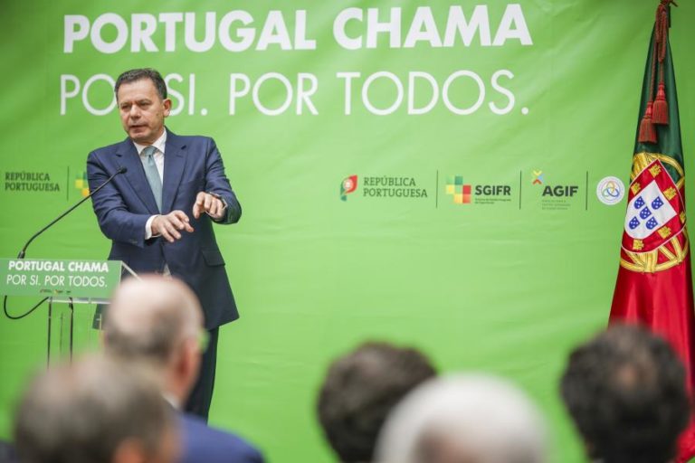 Primeiro-ministro avisa que com mais meios de combate a incêndios os resultados têm de ser melhores