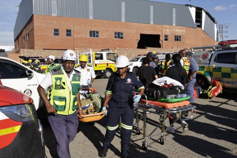 Sobe para nove o número de mortos no desabamento de edifício na África do Sul