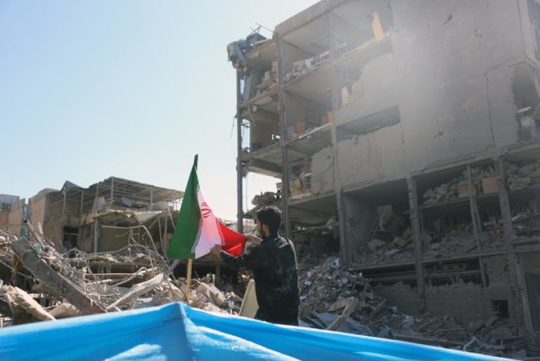 Aumentou para cerca de 800 mortos o balanço de vítimas iranianas