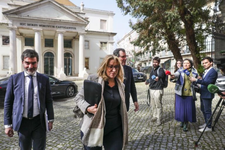 Há aproximações sobre lei laboral e proposta em discussão “é muito diferente” – ministra