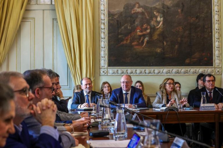 Negociação sobre alterações à lei laboral “não está concluída” – UGT e patrões