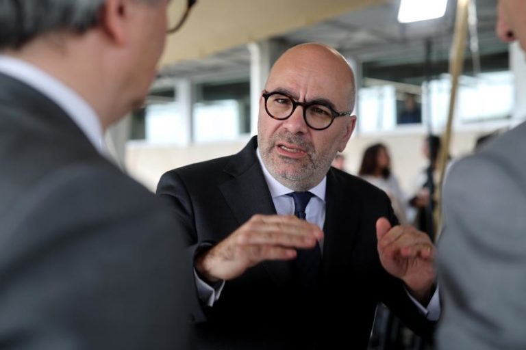 Governo assegura que privatização da TAP e novo aeroporto avançam “em velocidade de cruzeiro”