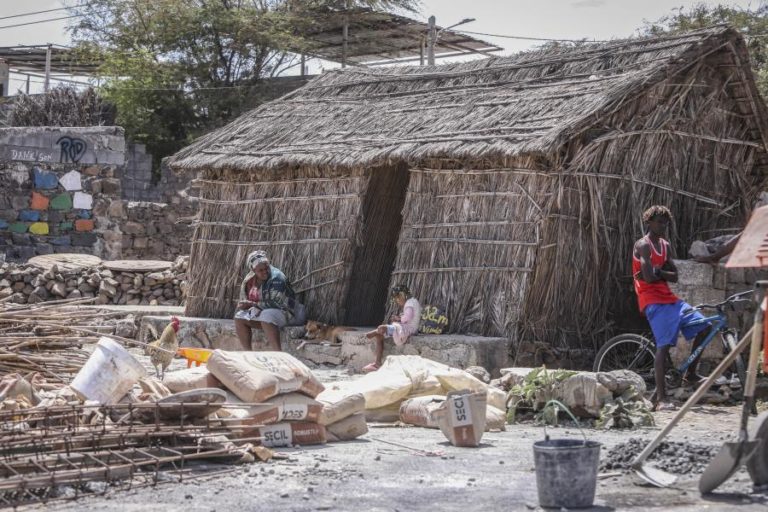 “Rabelados” de Cabo Verde querem preservar casas de palha para atrair turistas
