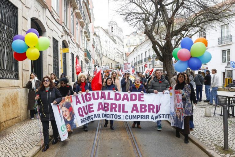 CGTP manifesta-se em Lisboa pela igualdade entre mulheres e homens