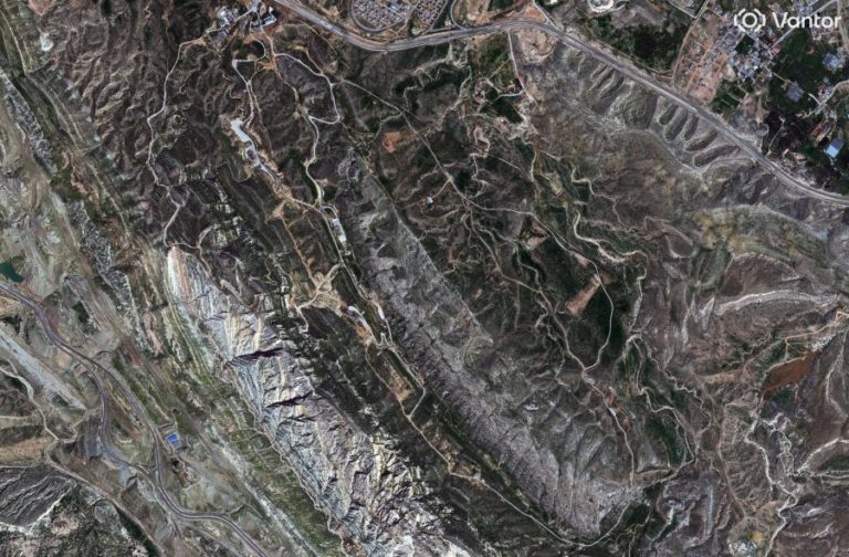 Israel ataca academia militar e bunkers que abrigam oficiais iranianos