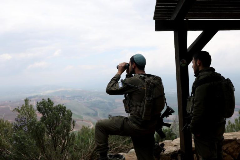 Exército israelita bombardeia a periferia de Tiro, no sul do Líbano