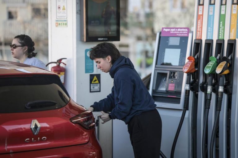 Governo aprova descontos de 1,8 cêntimos/litro de gasóleo e 3,3 cêntimos na gasolina