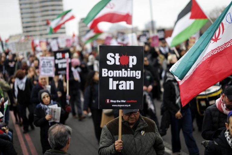 Milhares de manifestantes em Londres contra guerra dos EUA e de Israel contra Irão