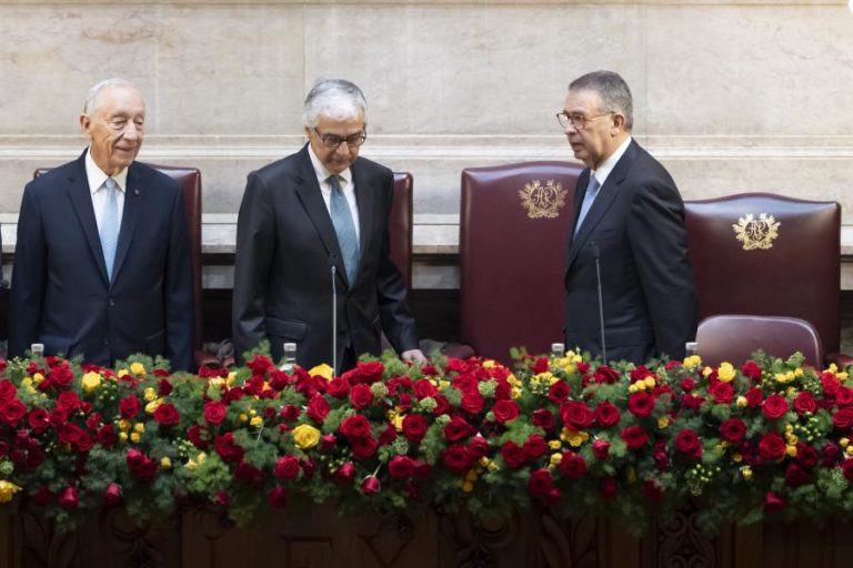 António José Seguro prestou juramento sobre a Constituição