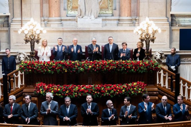 Seguro quer travar “frenesim eleitoral” e pede compromisso pela estabilidade