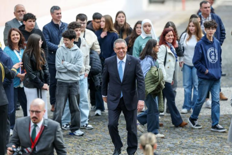 Presidente da República recebeu cidadãos nos jardins do Palácio de Belém