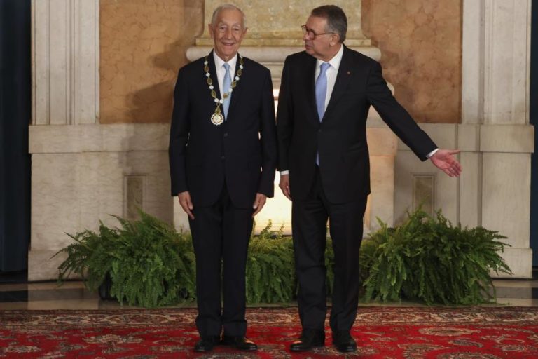 Marcelo agradece aos jornalistas a “paciência ao longo de dez anos” e entra no “deserto eterno”