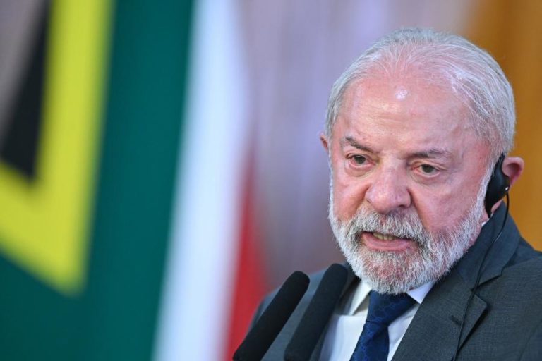 Lula cancela ida à posse de PR chileno que contará com a presença de Flávio Bolsonaro