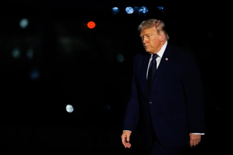 Trump insiste que situação em Cuba pode levar a tomada de poder amigável ou não