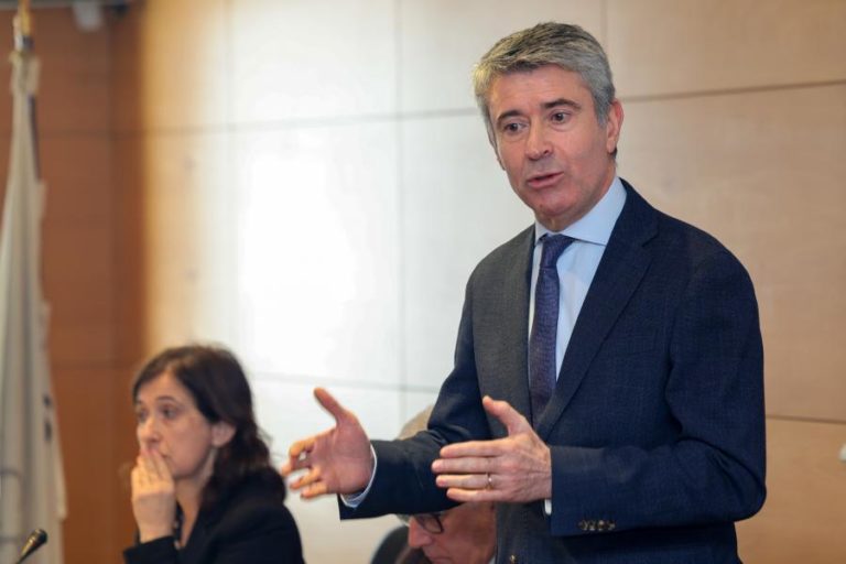 Militantes do PS começam hoje a votar para reeleger Carneiro como secretário-geral