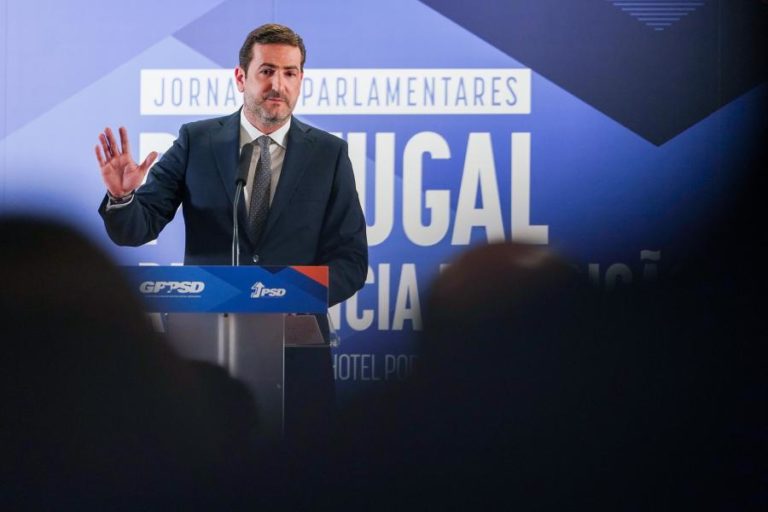 Hugo Soares sugere a PS que apele à UGT para voltar às negociações em vez de decretar “morte de diálogo”