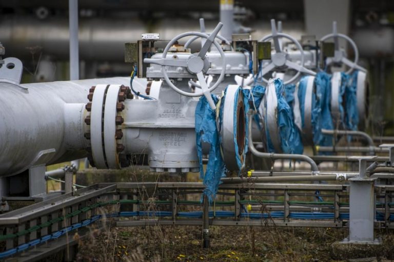 Irão ameaça destruir estruturas de petróleo e gás na região caso sofra ataques