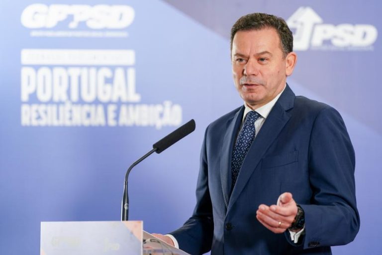 Montenegro anuncia que Portugal vai disponibilizar 10% das reservas de petróleo