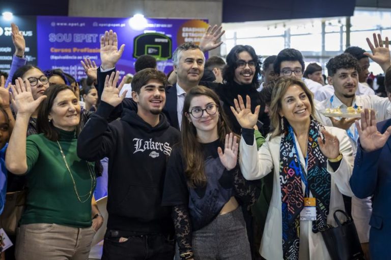 IA vai ajudar a otimizar gestão do sistema educativo — ministro