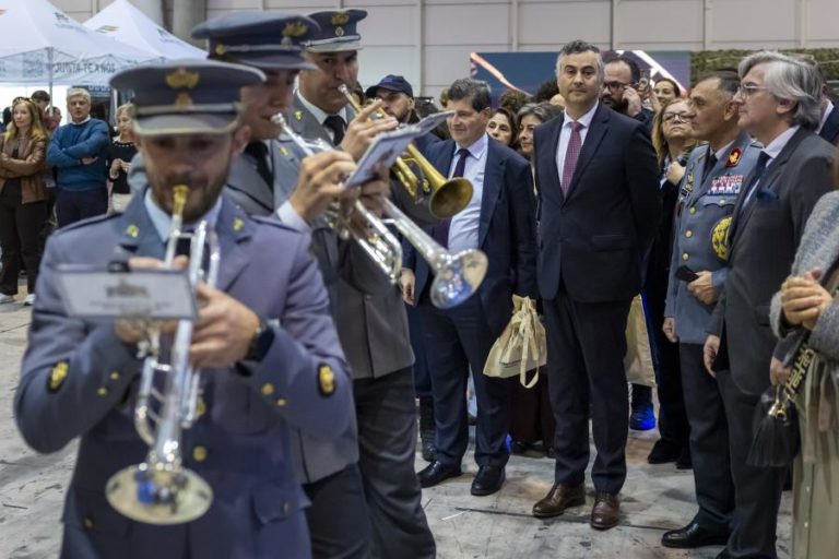 Ministro da Educação admite que nem todos os alunos sem professor têm aulas
