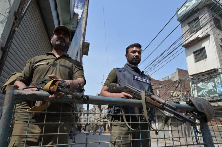 Afeganistão reivindica ataque no Paquistão com 14 mortos e 11 feridos