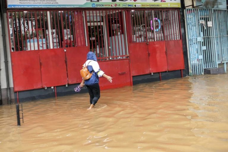 Novas cheias voltam a afetar centro de Maputo