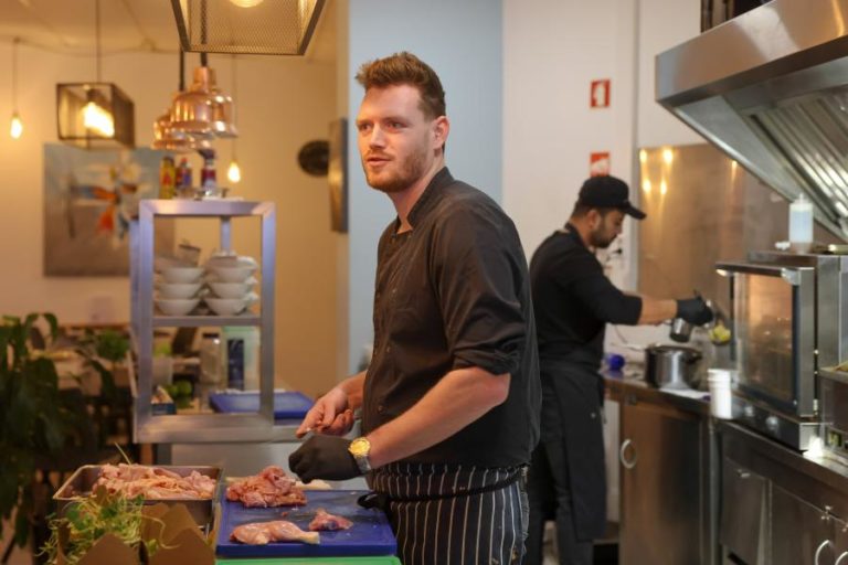 Estilo de vida, clima e produtos de qualidade atraem ‘chefs’ estrangeiros a Faro
