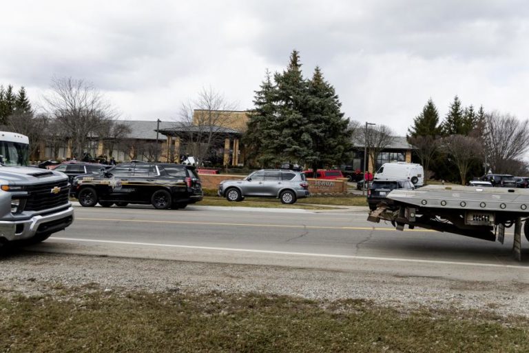 Suspeito de ataque a sinagoga nos EUA morto a tiro