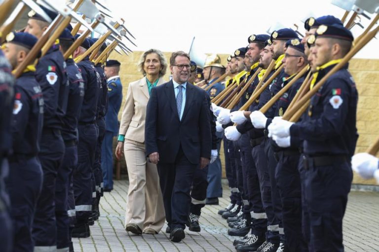 Governo vai ouvir bombeiros e autarcas sobre nova lei da Proteção Civil