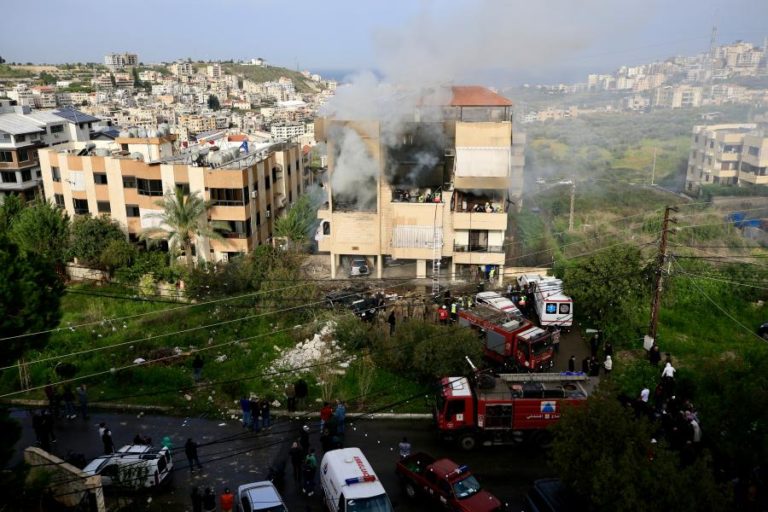 Médio Oriente: Ataques aéreos israelitas ao Líbano mataram pelo menos 826 pessoas