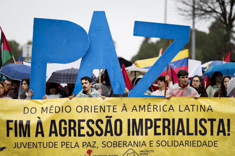 Centenas manifestam-se em Lisboa pela paz e contra a guerra no Médio Oriente