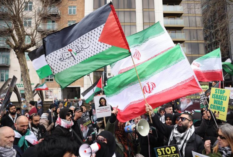 Milhares de apoiantes do Irão manifestaram-se em Londres pela Palestina