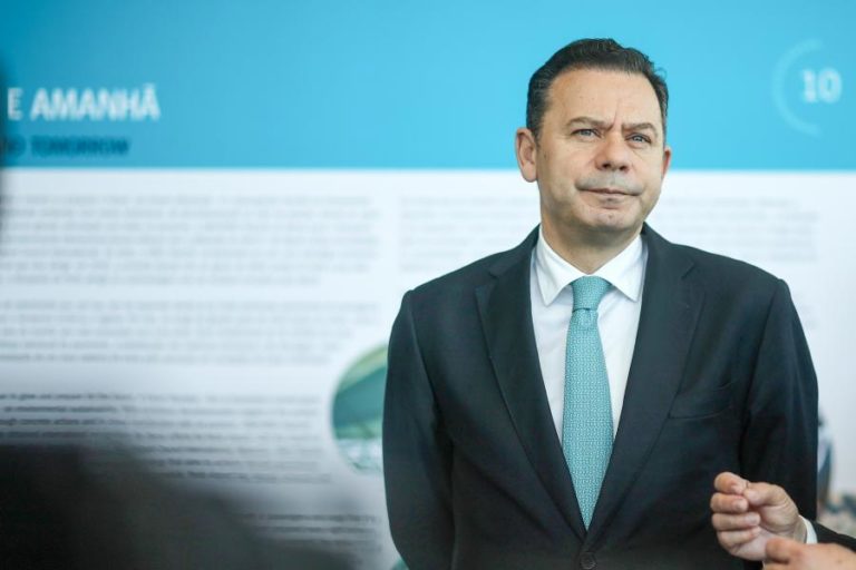 Montenegro nega intenção de esconder informação e divulga 13 clientes da Spinumviva
