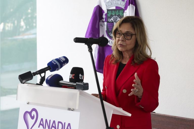 Ministra da Saúde diz que não tem soluções para todas as reivindicações dos enfermeiros