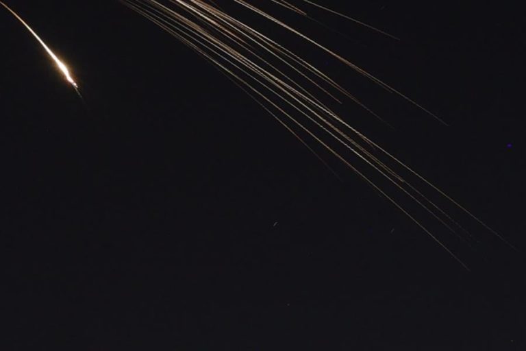 Estados do Golfo anunciam estar a responder a novos ataques iranianos