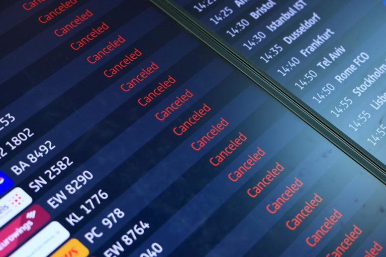 Cerca de 57 mil passageiros afetados por greve no aeroporto de Berlim