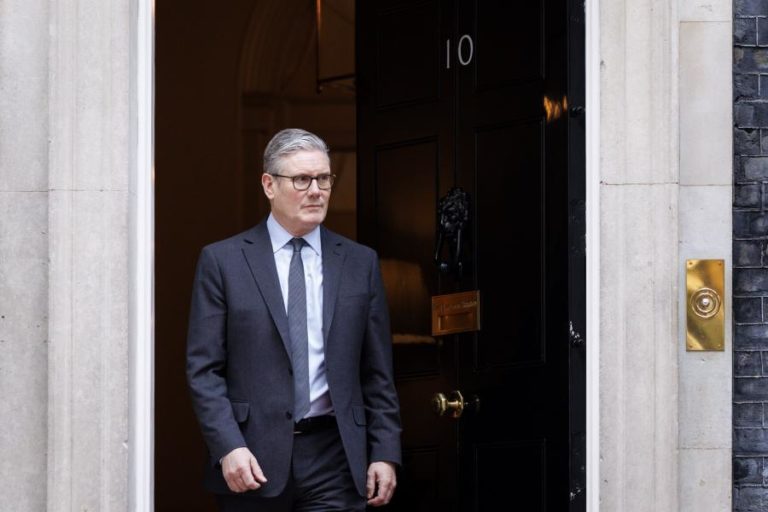 Governo britânico condena ataque incendiário antissemita em Londres 