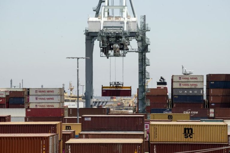 Parlamento iraniano quer cobrar portagem para passagem pelo estreito de Ormuz