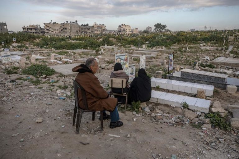Ataques de Israel matam mais de 700 pessoas em Gaza apesar do cessar-fogo