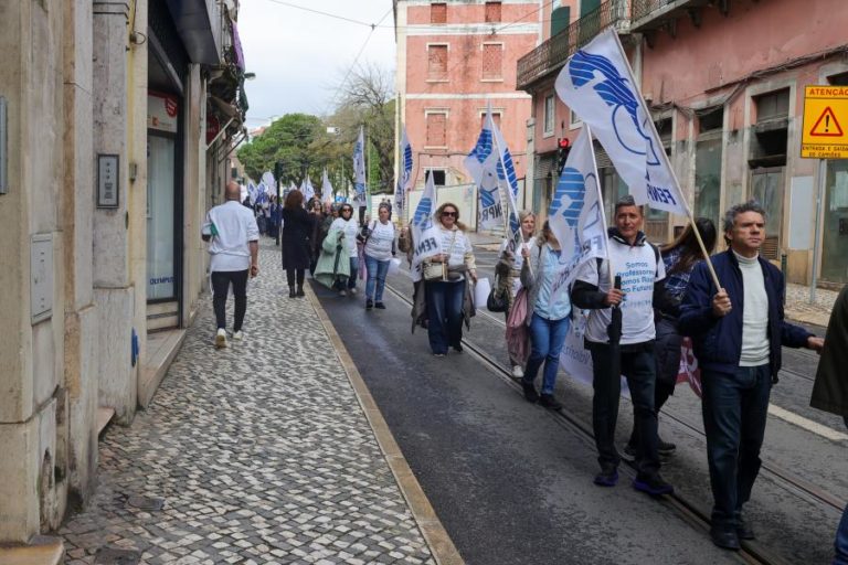 Fenprof marca manifestação para 16 de maio e admite greves no 3.º período