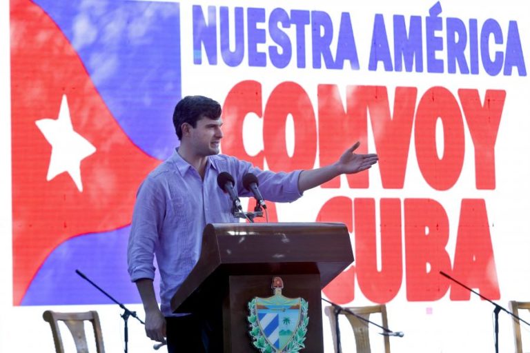 Chegou a Havana primeiro navio com ajuda humanitária do “Comboio Nuestra América”