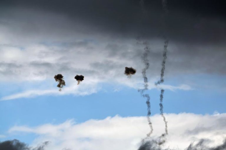 Israel anuncia ofensiva prolongada contra Hezbollah no sul do Líbano