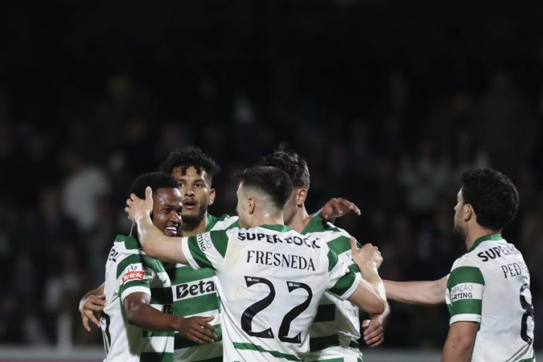 Sporting volta a assumir o segundo lugar da I Liga com triunfo em Alverca por 4-1