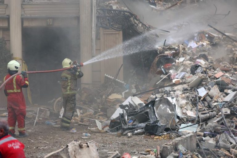 Mais de 280 infraestruturas de saúde no Irão atingidas por ataques de EUA e Israel