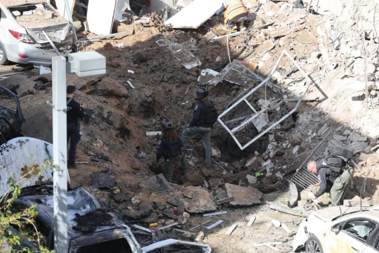 Teerão ameaça Israel com “pesados ataques” aéreos