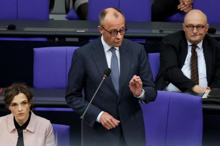 Merz diz que Kiev já não precisa de mísseis Taurus mas de dinheiro