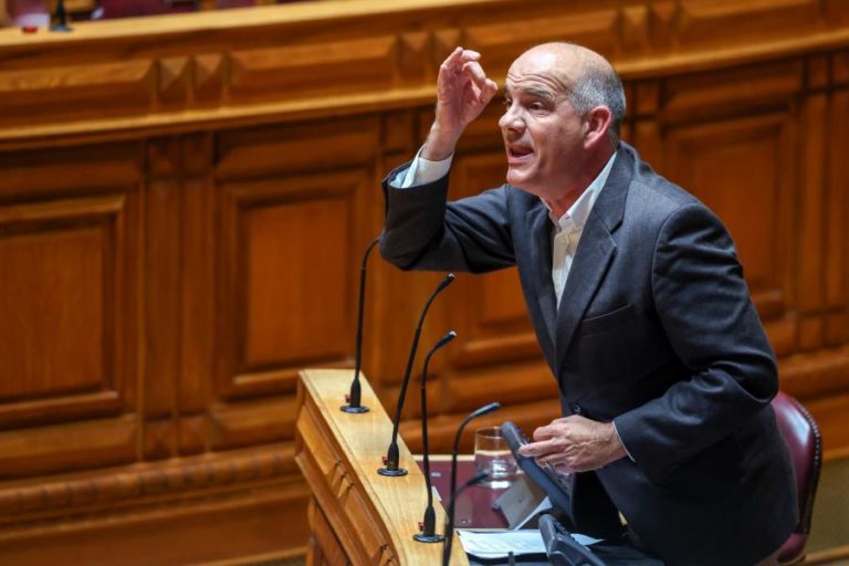 PCP acusa Governo de ignorar “questão grossa” dos lucros perante crise