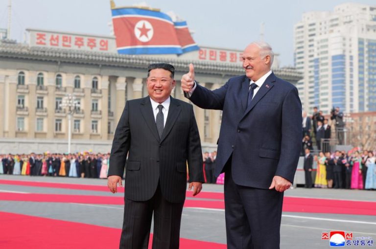 Lukashenko e Kim assinam acordo de amizade e cooperação em Pyongyang