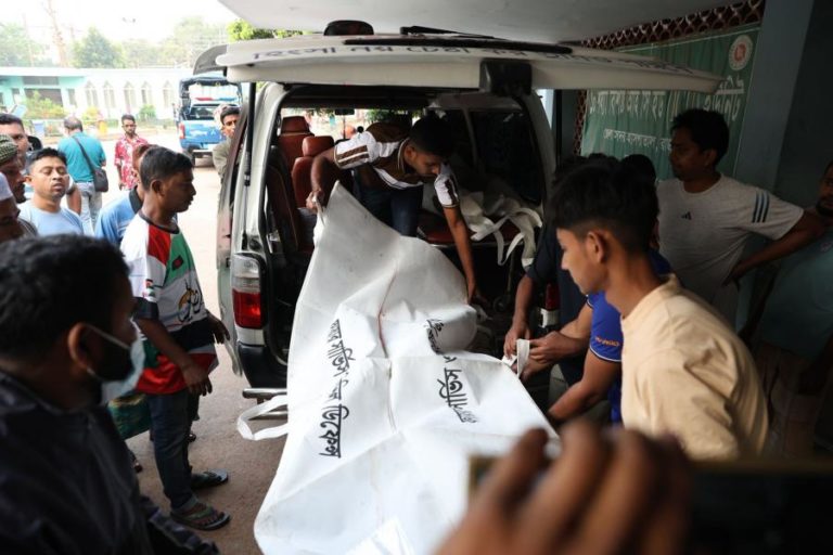 Pelo menos 25 mortos em queda de autocarro a um rio no Bangladesh