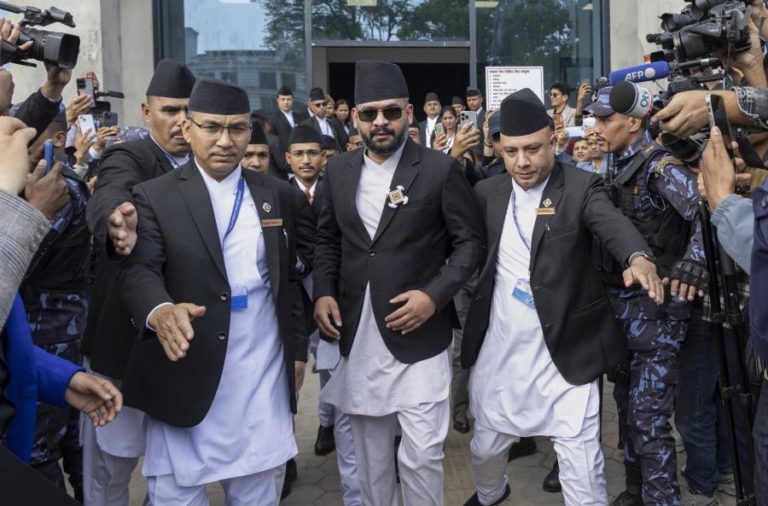 ‘Rapper’ que foi presidente da Câmara de Katmandu é oficialmente primeiro-ministro